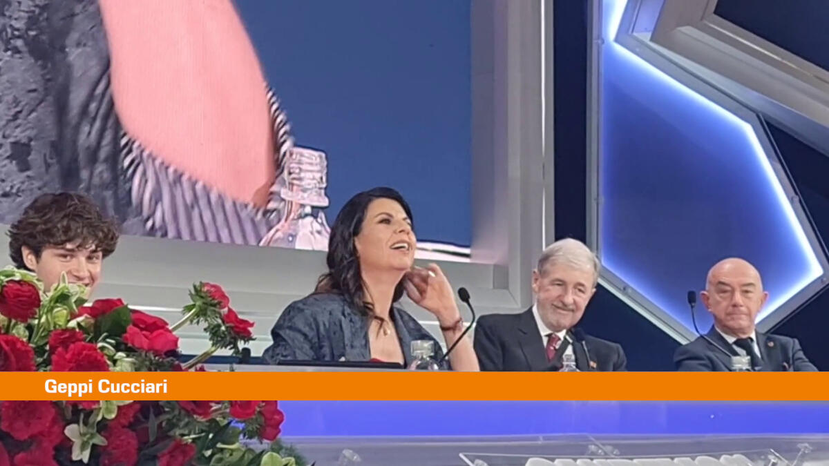 Geppi Cucciari “Un bacio alla Meloni? Lo mando col braccio di Elodie” -