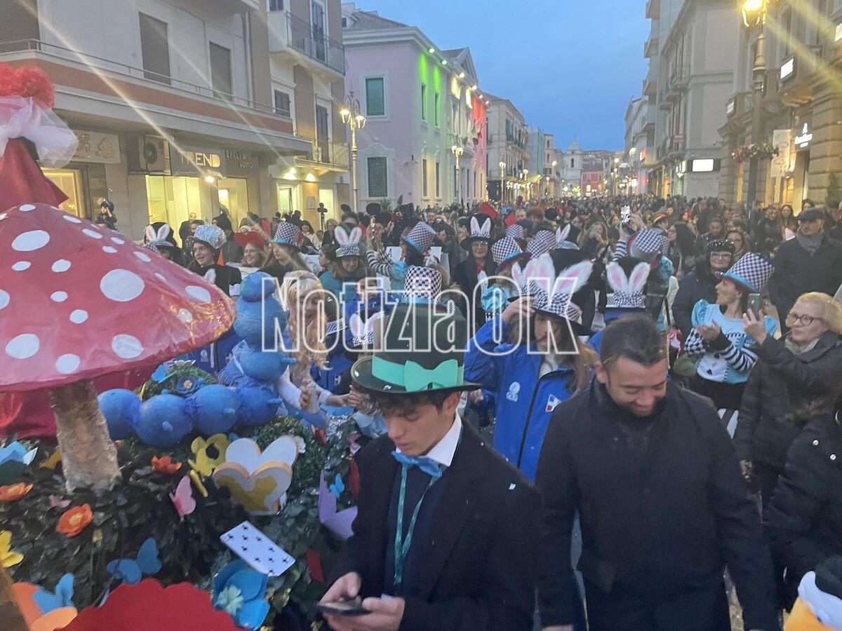 Crotone - Scoppia la festa: tutto pronto per la Carnival Parade - 