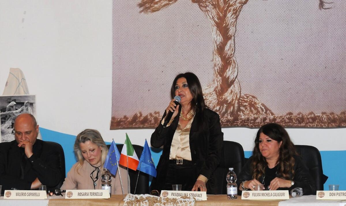 San Cosmo Albanese - Nuove opportunità all’orizzonte per il rilancio dell’arte tessile calabrese - 