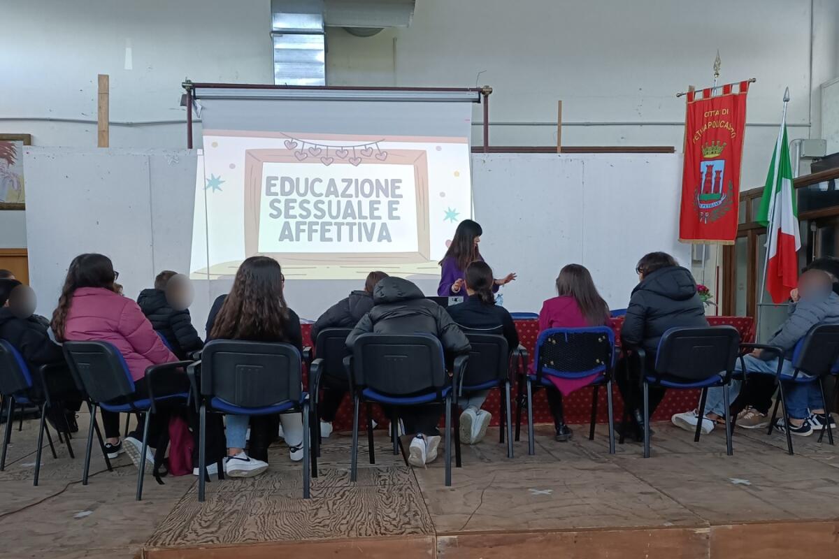 Crotone - Laboratori di educazione sessuale e consulenze per le famiglie in carico al Co.Pro.S.S. - 