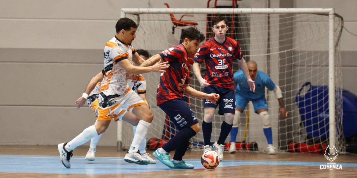 Calcio a 5 - Nulla da fare per la Pirossigeno Cosenza nello scontro diretto contro la Active Network - 