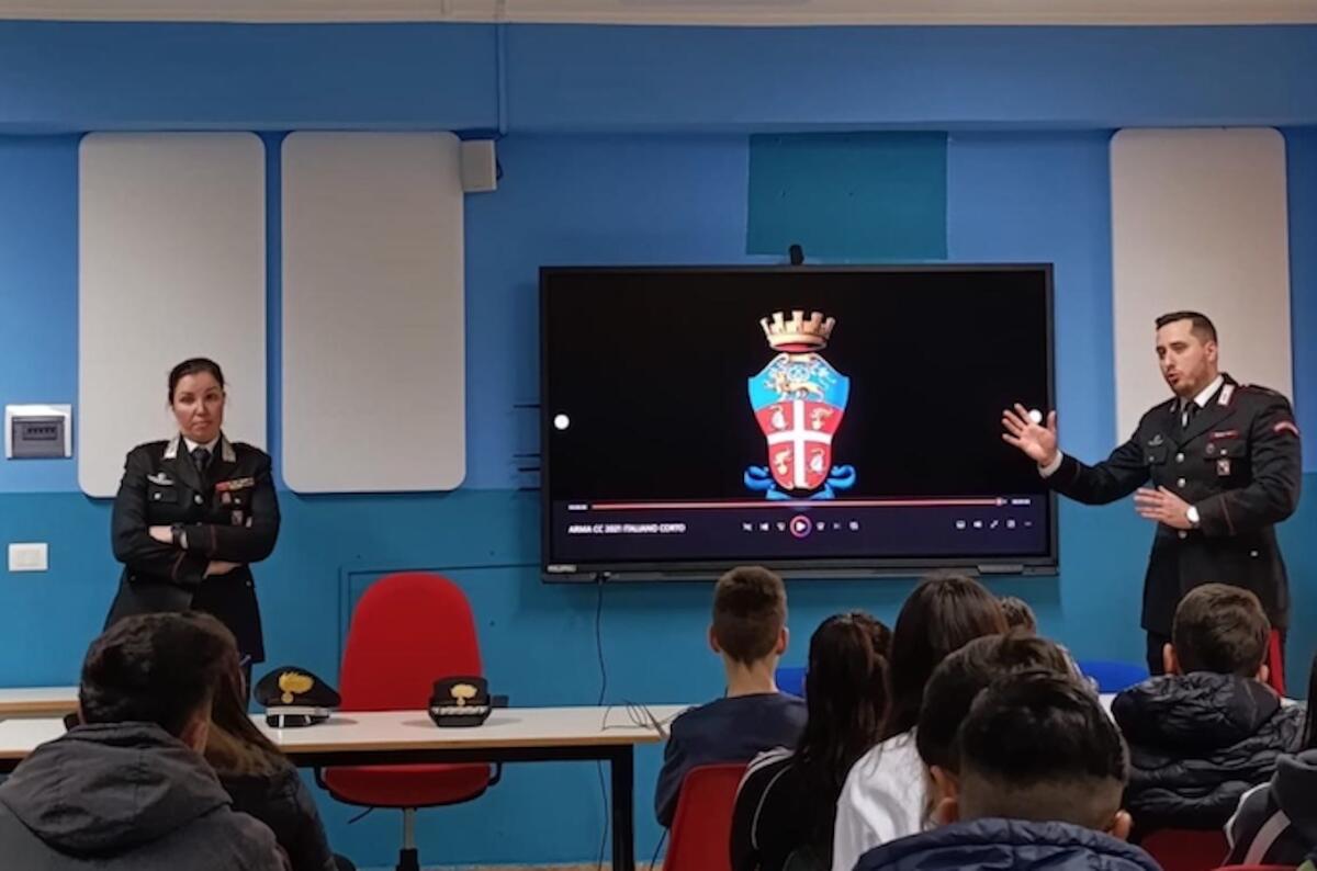 Scandale - I Carabinieri nelle scuole per parlare di legalità anche sui social - 