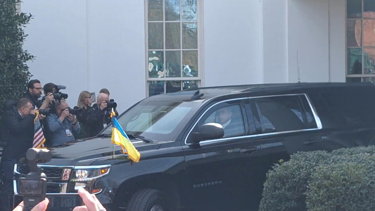 Zelensky lascia la Casa Bianca dopo la lite con Trump -