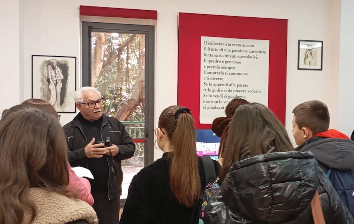 Catanzaro - Gli studenti a lezione gratuita di scultura dal maestro Luigi Verrino alla Galleria Arte Spazio - 