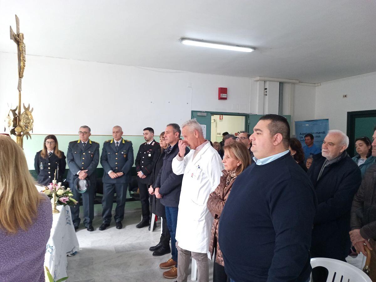 Praia a Mare - Grande commozione per la cerimonia di consegna dei quadri benedetti dal Papa - 