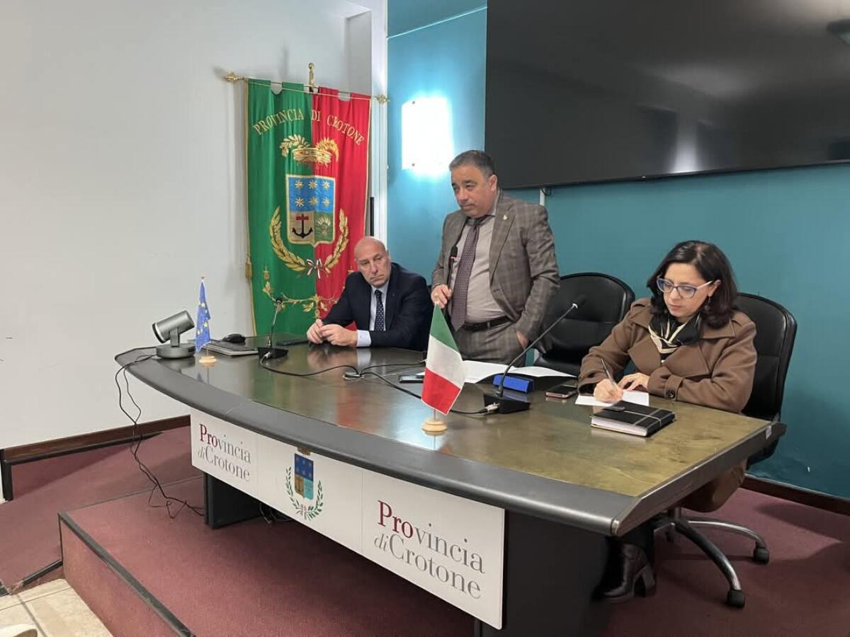 I Sindaci del crotonese incontrano le marinerie: "Chiederemo tavolo di discussione alla Regione" - 