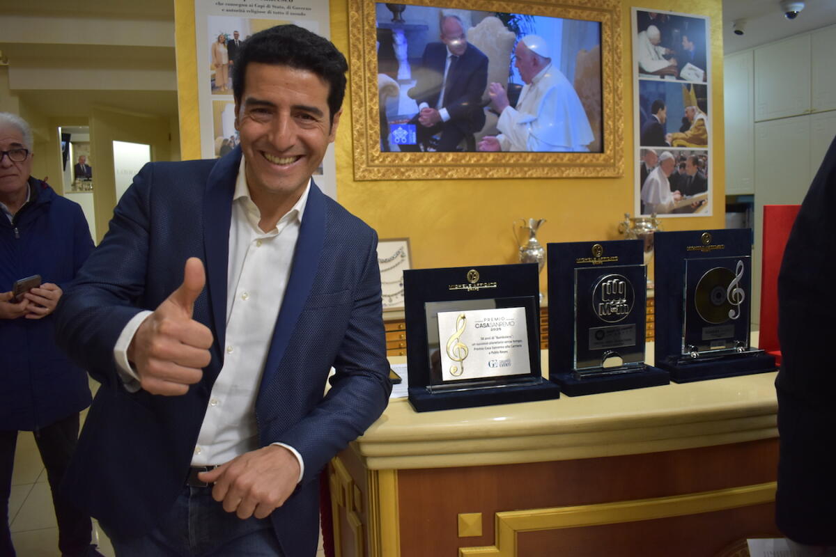 Francesco Latella a Sanremo per raccontarci il festival: "Facciamo il tifo per Brunori Sas" - 