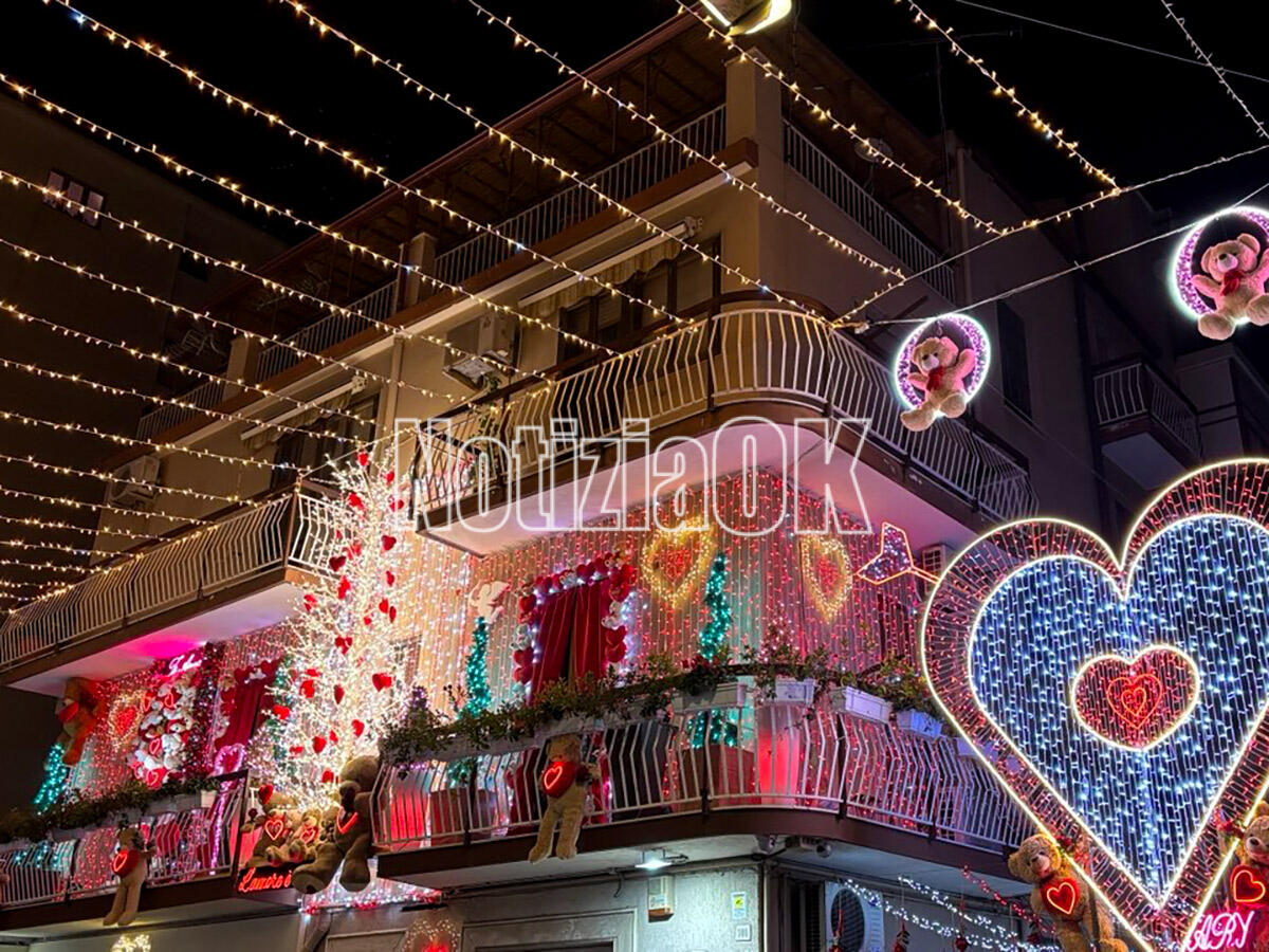 Crotone - Nel giorno di San Valentino tutti sotto il balcone degli innamorati - 
