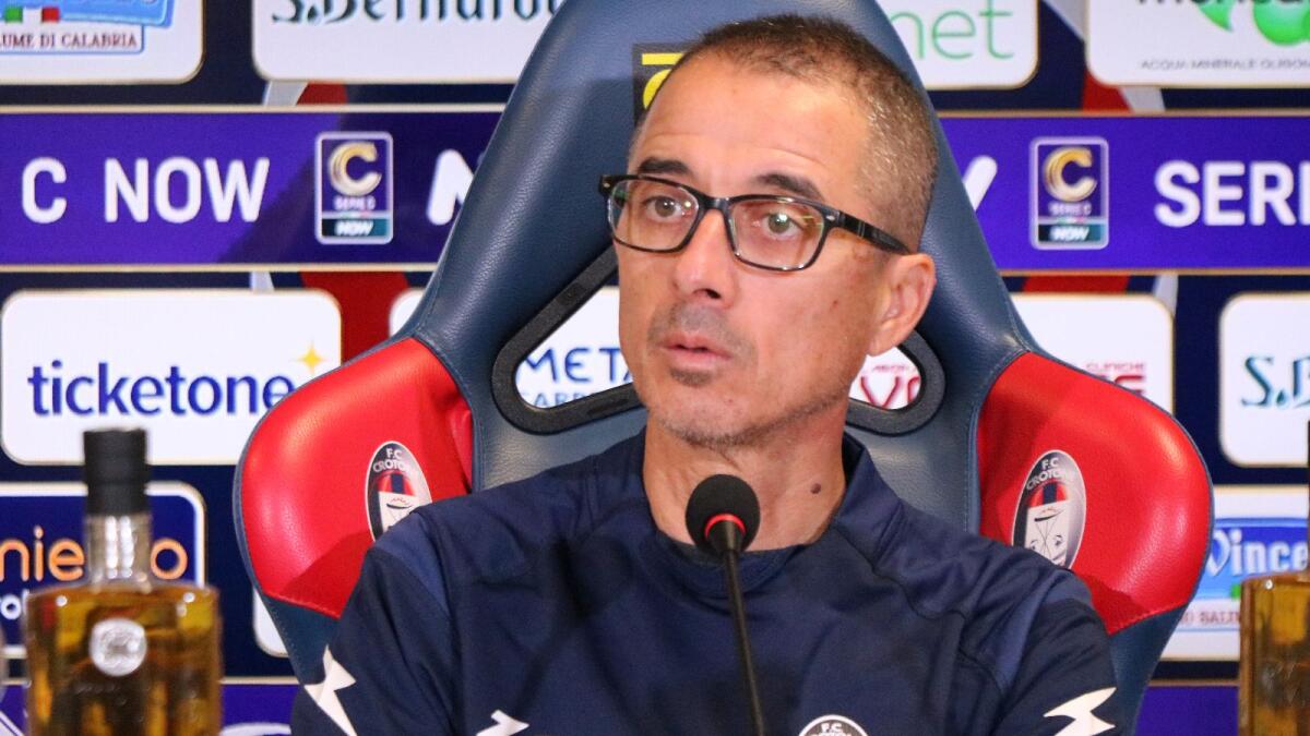 #AvellinoCrotone - Mister Longo: «Mi sono emozionato vedendo gli striscioni dei tifosi in città» - 