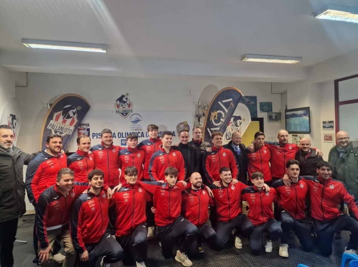 Cosenza - Presentate le squadre della Smile pallanuoto di serie C, under 14 e 16 e la giovanile femminile - 