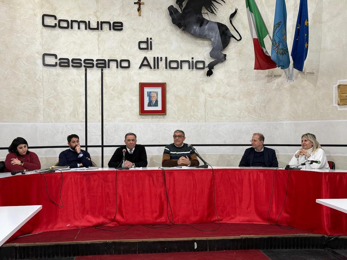 Cassano All'Ionio - Dopo 50 anni il Municipio si rifà il look - 