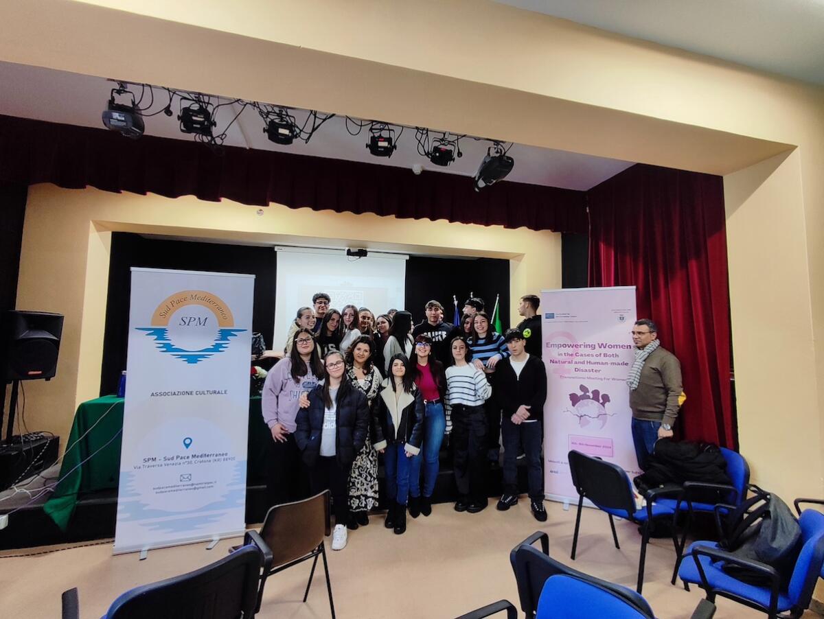 Crotone - Extramus e SudPaceMediterraneo al liceo Gravina per importante progetto europeo - 
