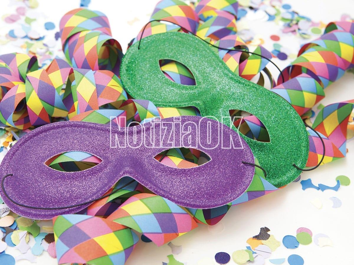 Maschere e coriandoli sul lungomare e in piazza Mercato, inizia il Carnevale crotonese - 