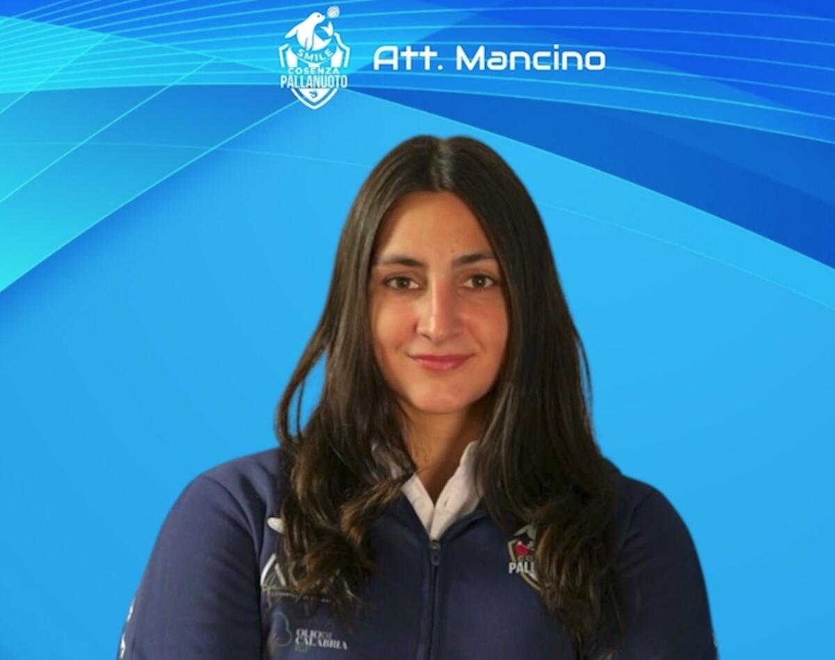 Pallanuoto - Smile Cosenza pronta alla doppia sfida. La femminile ad Ancona. La maschile a Catania. - 