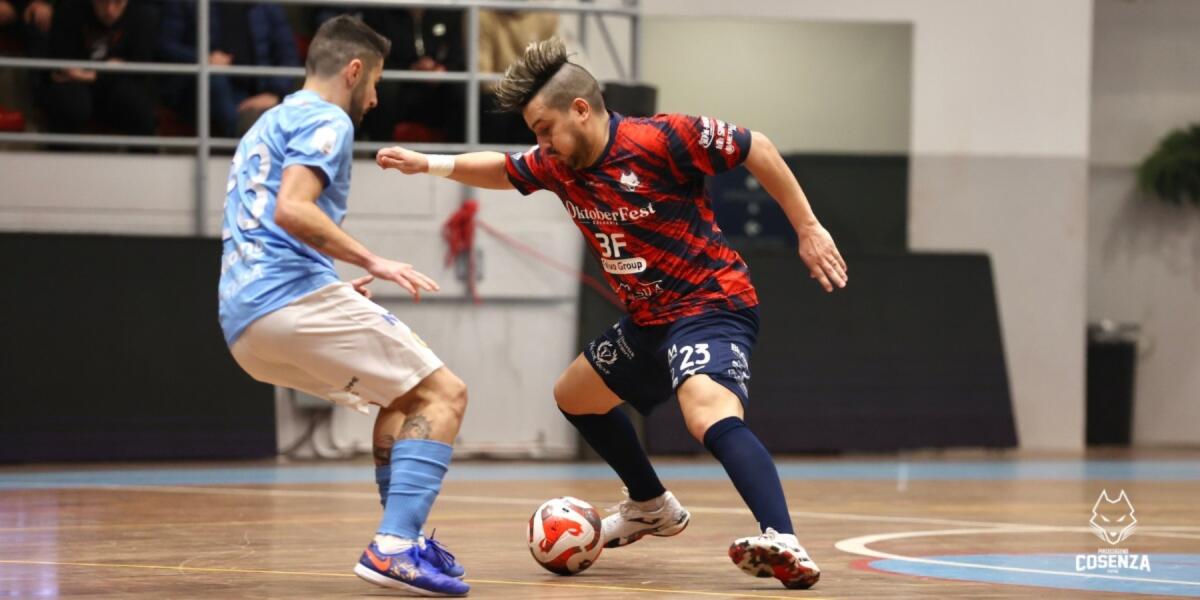 Calcio a 5 - Durano solo un tempo le speranze della Pirossigeno Cosenza, il Napoli la ribalta nella ripresa - 