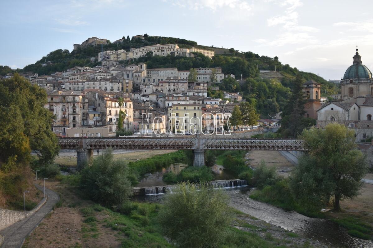 Cosenza - Lavori nel centro storico: istituiti divieti di transito e sosta su via dell'Accademia - 
