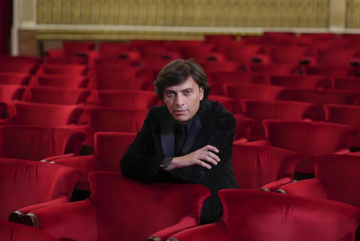 Anton Giulio Grande alla Milano Fashion Week 2025 con la collezione AGG on the road - 
