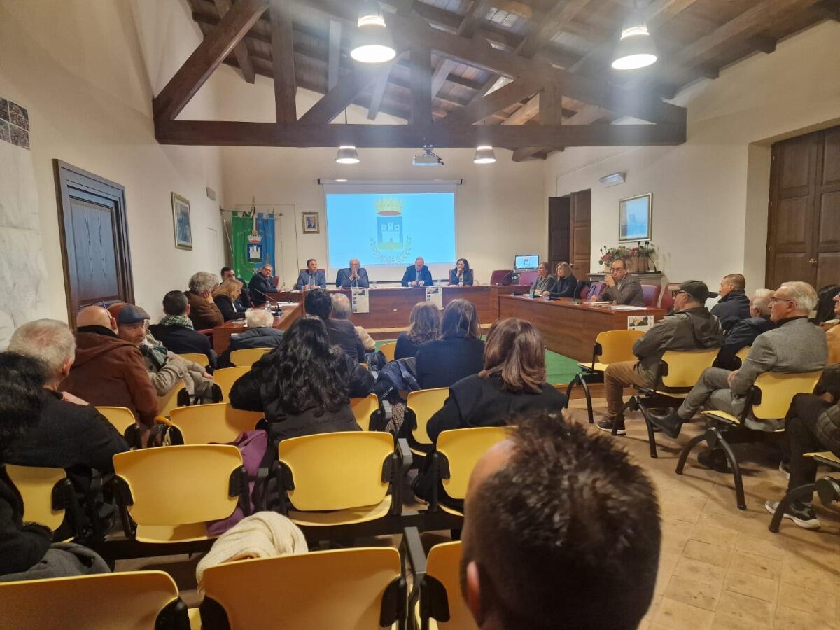 Isola C. R. - Presentato il Piano Strategico della gente redatto con l'Università della Magna Grecia - 