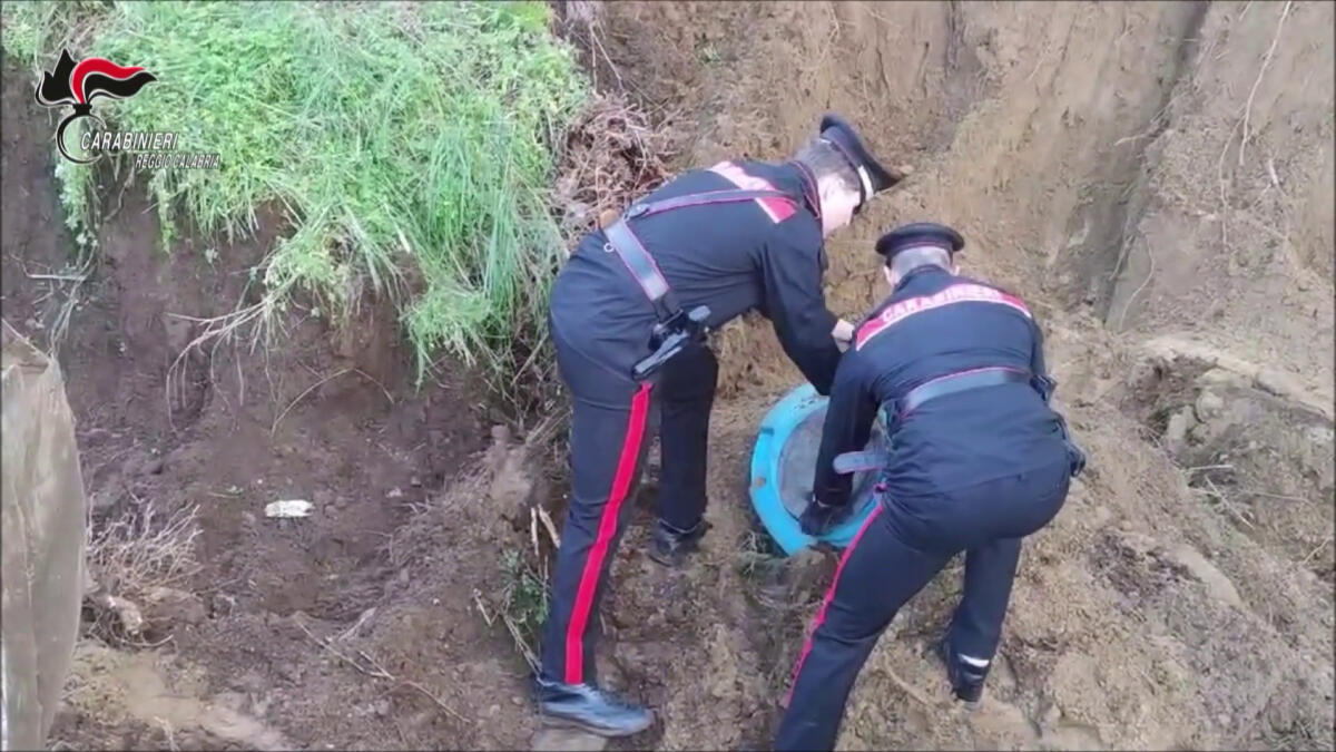 Scoperto arsenale e un carico di cocaina nel Reggino - 