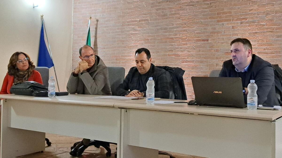 Villapiana - Il sindaco fa chiarezza sul tema dell'impianto fotovoltaico -
