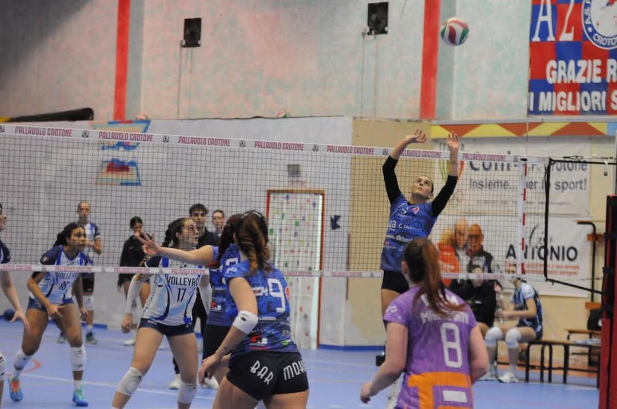 Pallavolo Crotone: la squadra non molla nonostante le grandi assenze - 