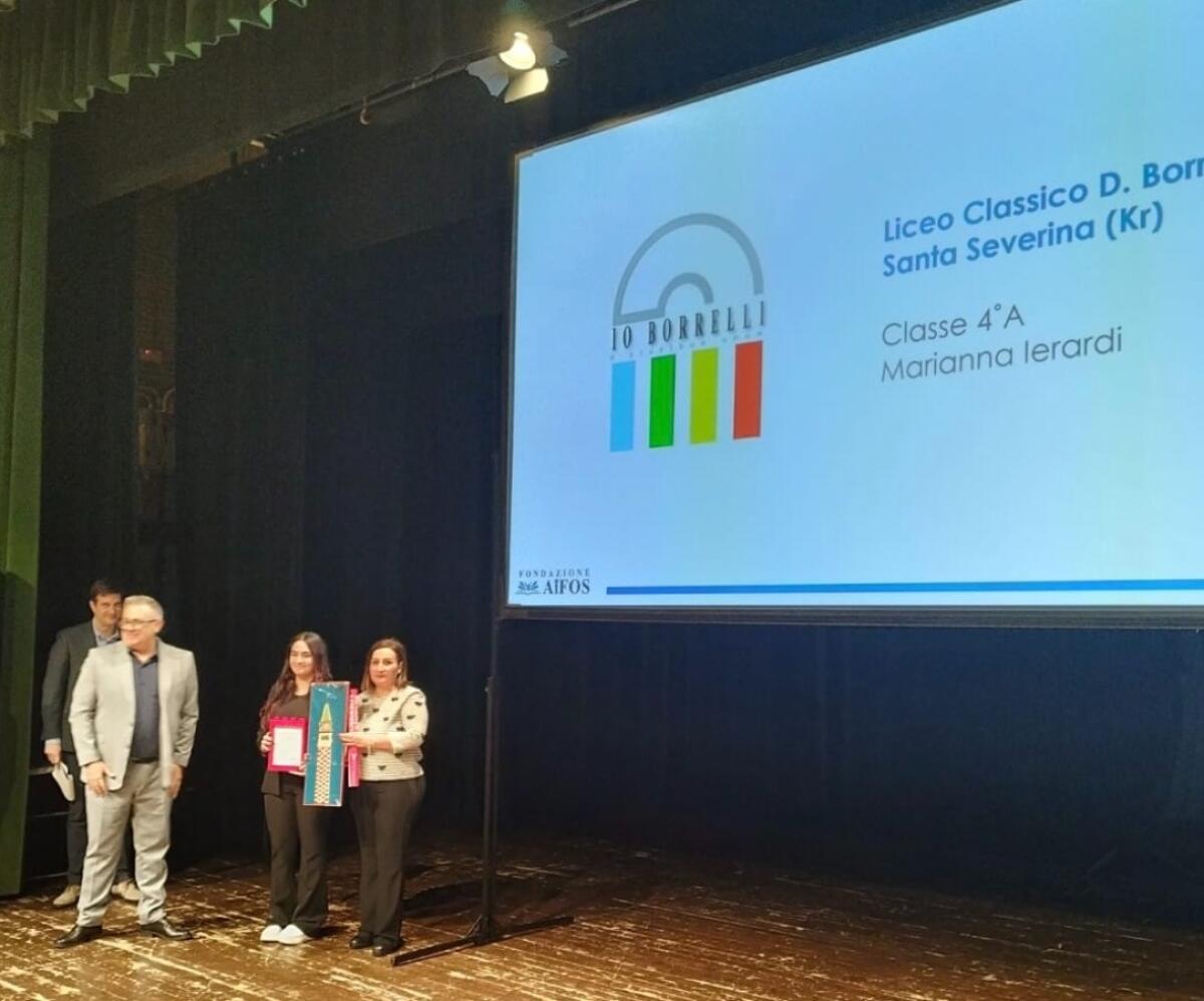 Santa Severina - La studentessa Marianna Ieardi tra i vincitore del Memorial Lorenzo Parelli - 