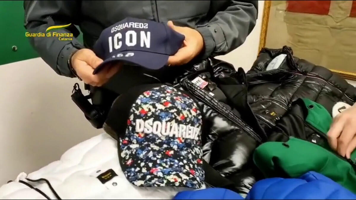 Catania, sequestrati 300 capi di abbigliamento con marchi contraffatti - 