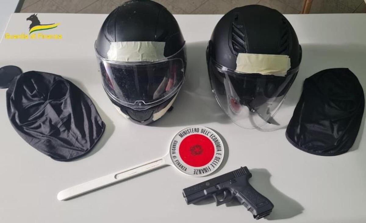 Corigliano-Rossano - Sventata rapina a mano armata da un finanziere fuori servizio: due arresti - 