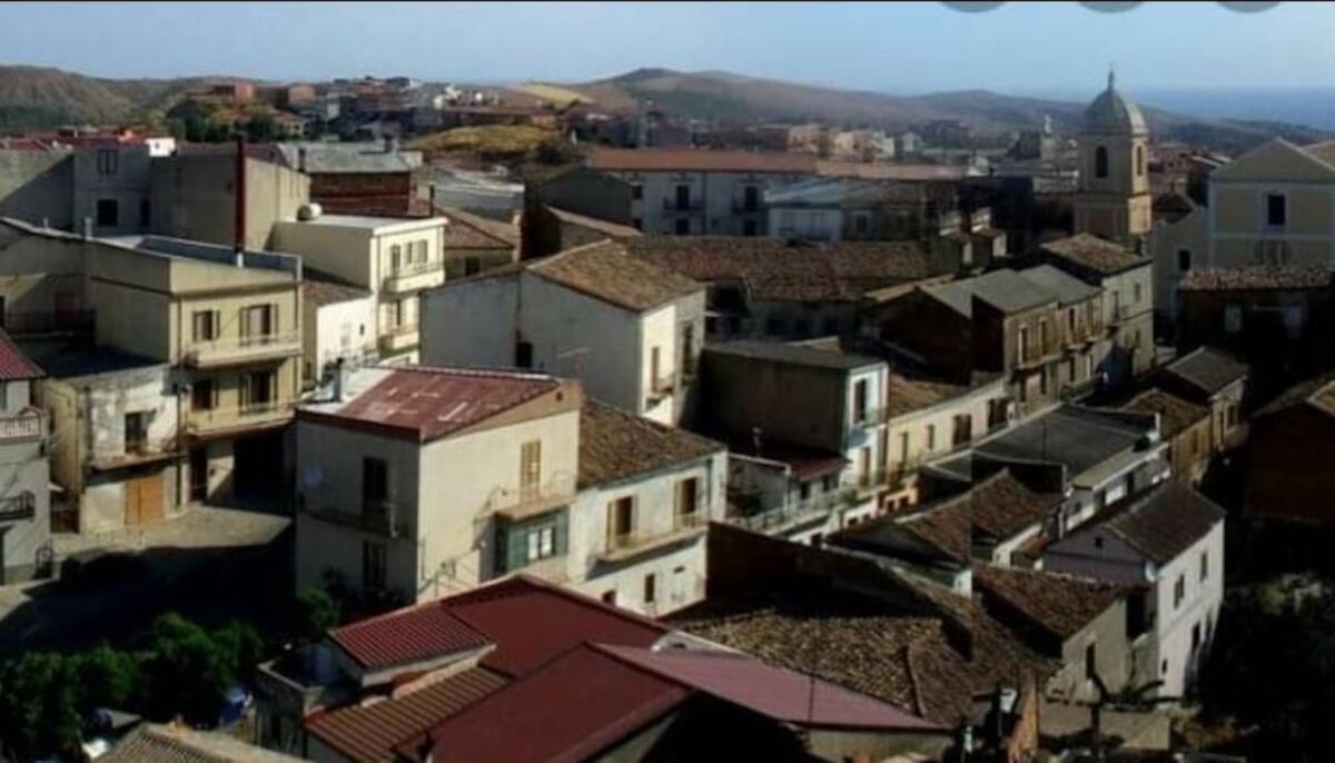 Strongoli - Il Movimento 5 Stelle apre la sede a tutti per creare un punto di incontro - 