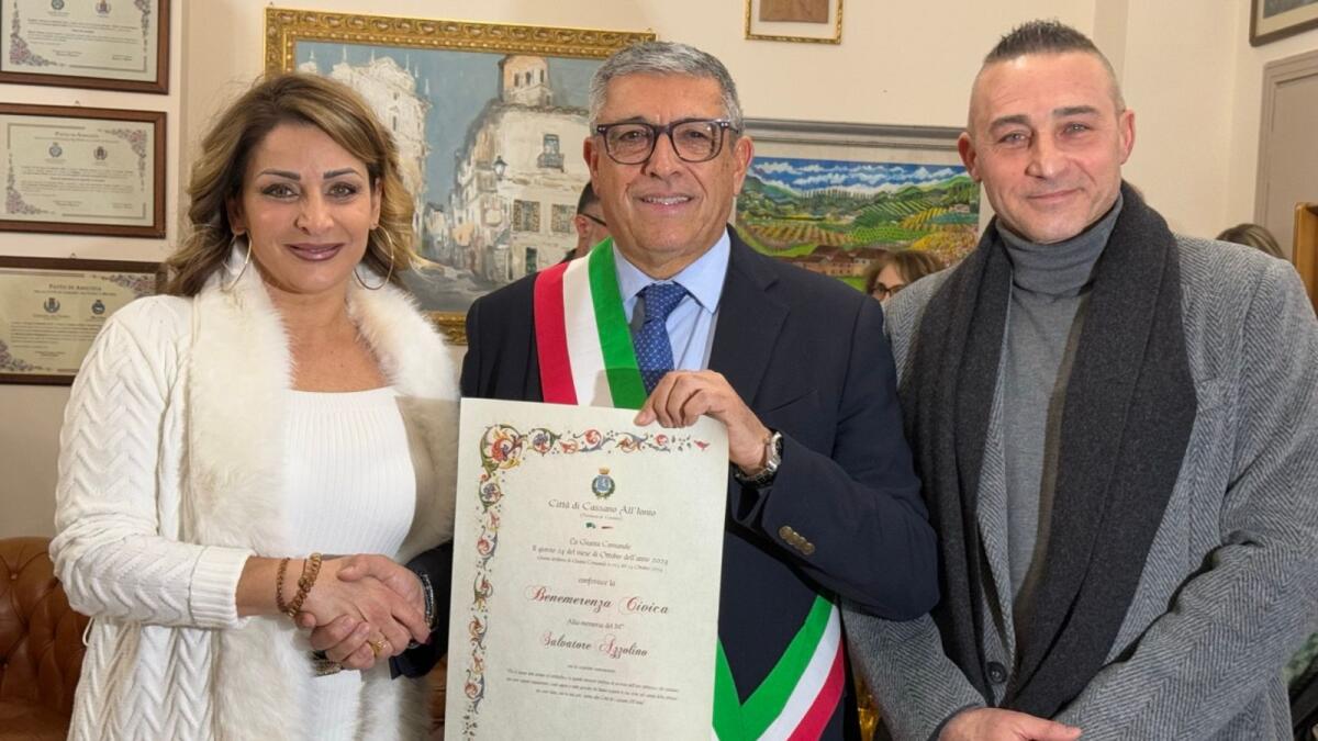 Cassano All’Ionio - Consegnata ai familiari del maestro Salvatore Azzolino la civica benemerenza alla memoria - 
