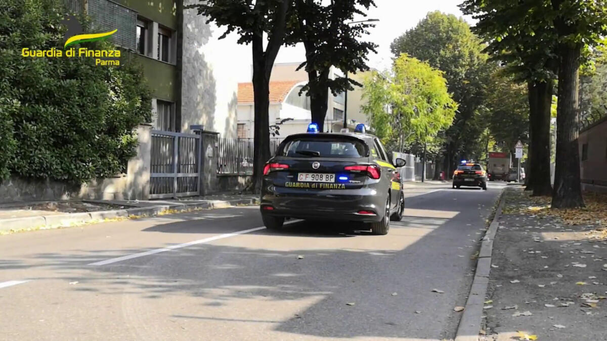 Parma, sequestrati prodotti nocivi per la salute in un emporio cinese -