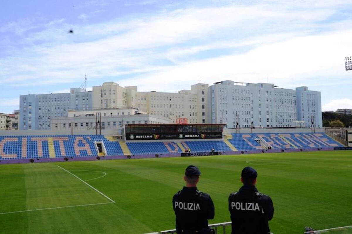 Crotone - Per due tifosi arriva il daspo “fuori contesto” - 