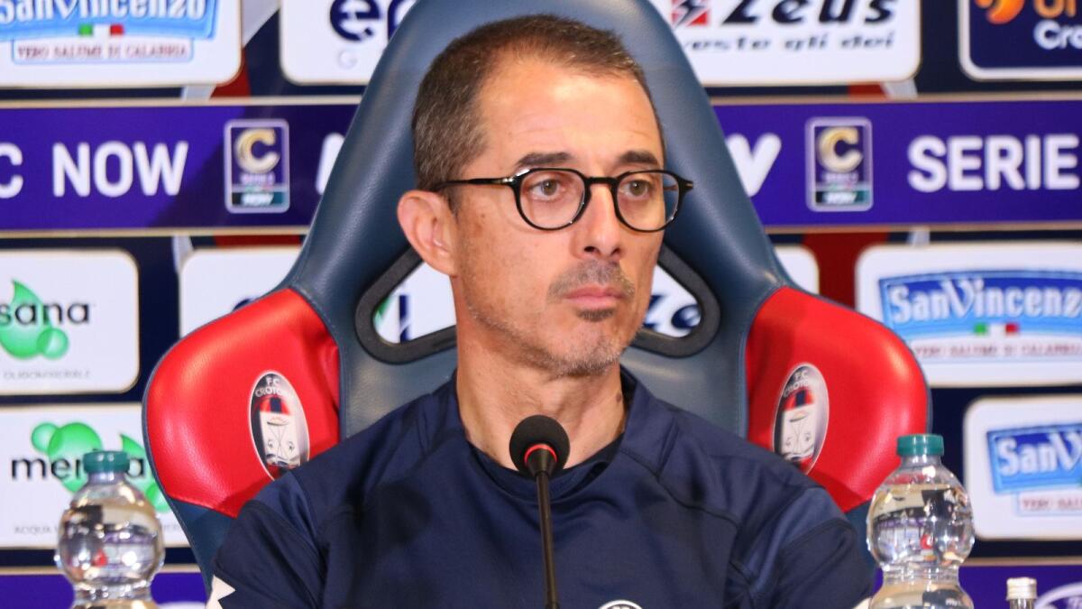 #CrotoneGiugliano - Mister Longo: «Vogliamo cercare il sucesso in casa nostra» - 