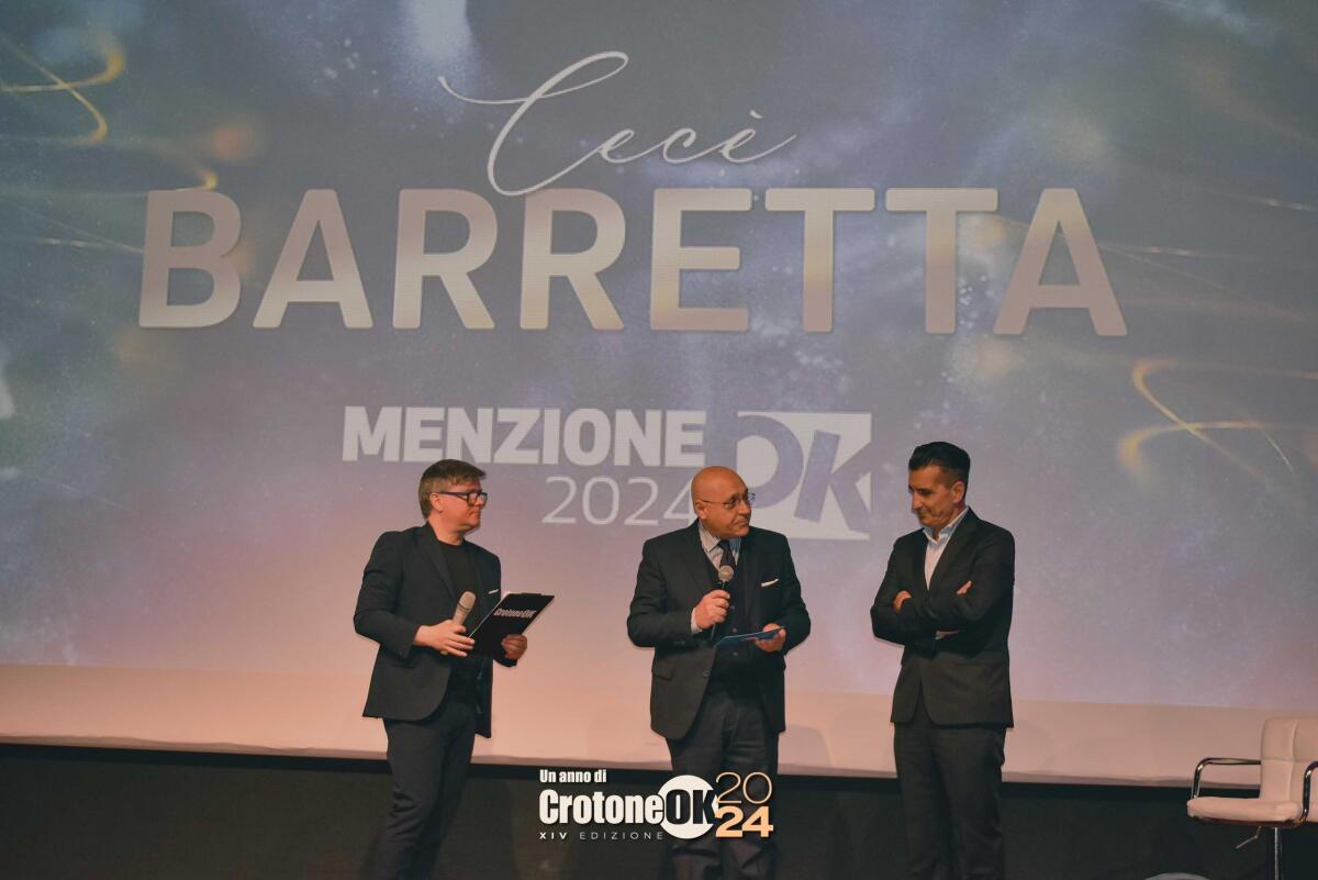 (Video) Un Anno di CrotoneOk - Cecè Barretta infiamma il pubblico: «La mia musica racconta la Calabria» - 