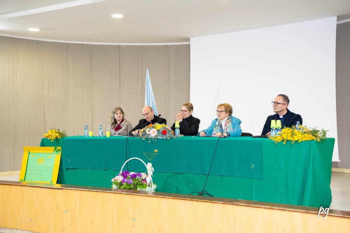 Crotone - «Impegnati ad essere costruttori di positività», Vivere In celebra 50 anni - 