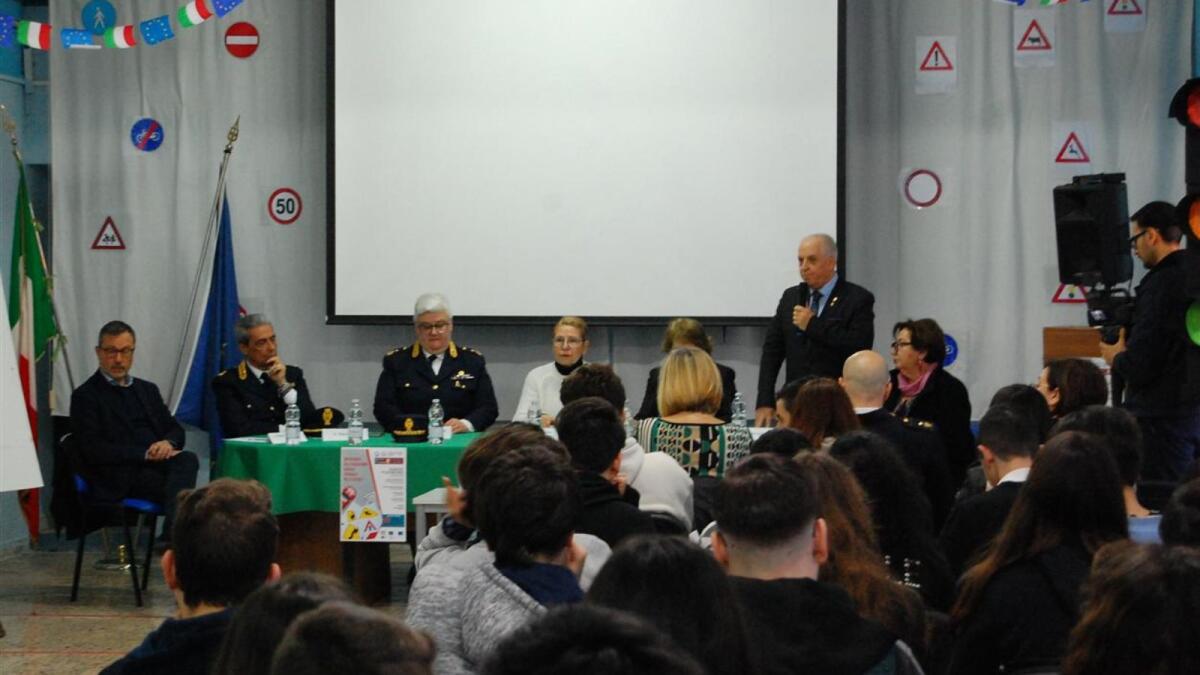 Crotone - L’importanza dell’educazione civica e stradale nelle scuole per formare cittadini responsabili - 