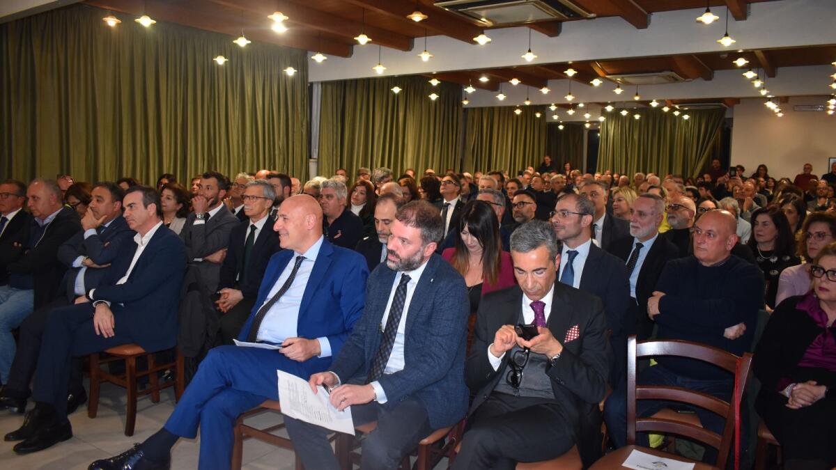 Crotone - Il sindaco Voce lancia la sua campagna elettorale con la benedizione del presidente Occhiuto - 