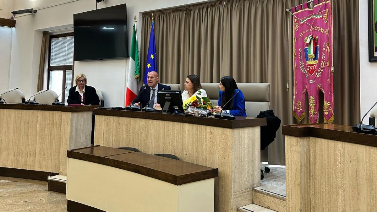 Crotone - Le Pari Opportunità a confronto con i giovani studenti - 
