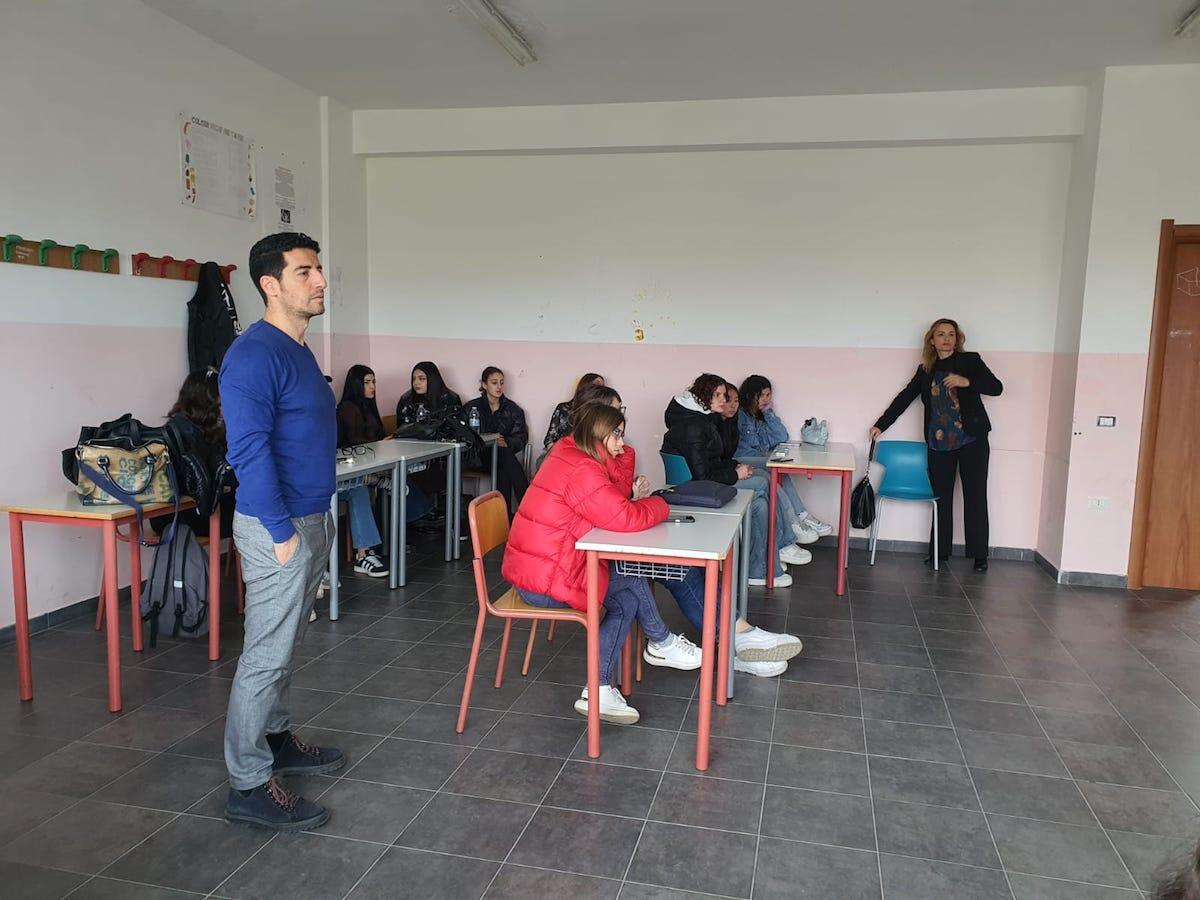 Crotone - Gli studenti del Barlacchi-Lucifero alla scoperta del Podcasting con Francesco Latella - 