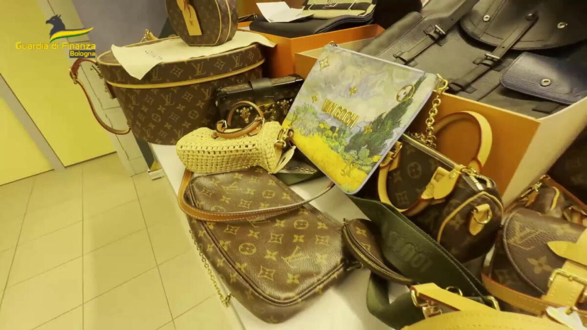 Evasione fiscale, GdF di Bologna sequestra 2 mln a imprenditori cinesi -