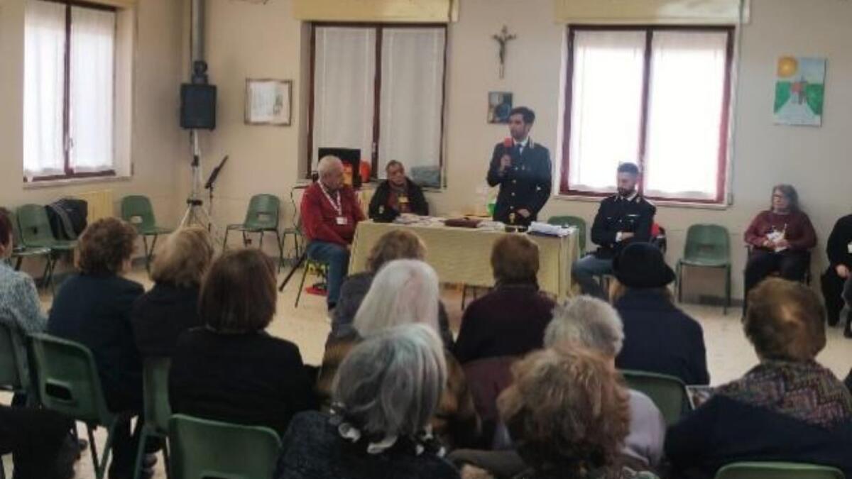 Crotone - La Polizia di Stato incontra gli anziani per difenderli dalle truffe - 