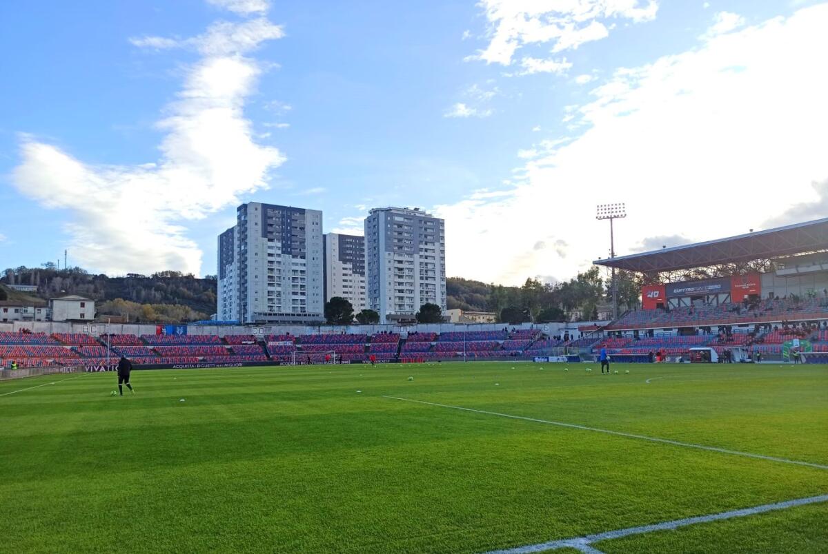 Il Cosenza Calcio chiude alcuni settori del “San Vito-Marulla”: il disappunto del Sindaco Franz Caruso - 