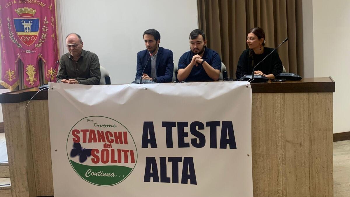 Crotone - Stanchi dei Soliti sul nuovo movimento politico di Voce: «Un'accozzaglia politica» - 