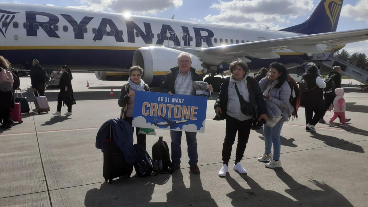 Ryanair collega Crotone alla Germania: partito il primo volo - 