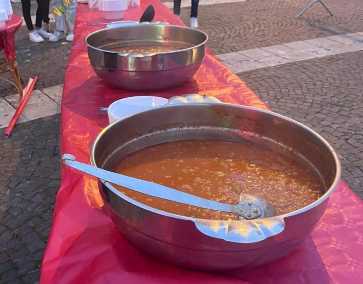Roccabernarda - Pasta e ceci e crustoli per il tradizionale "Mitu e San Giuseppe" - 