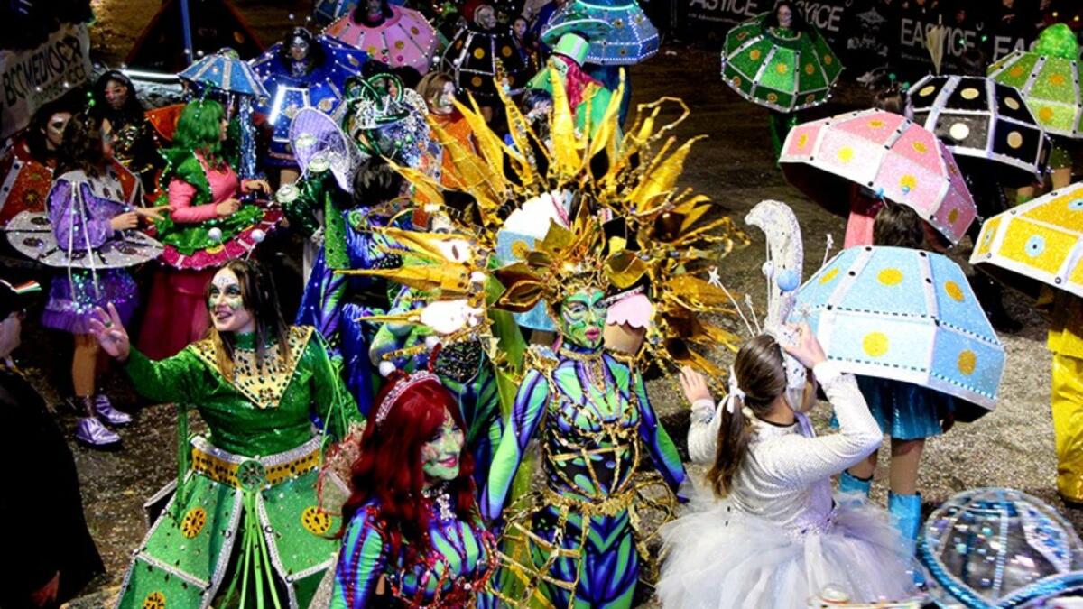 Sfilata bagnata…  sfilata fortunata, grande successo al Carnevale di Castrovillari - foto di Giuseppe Iazzolino