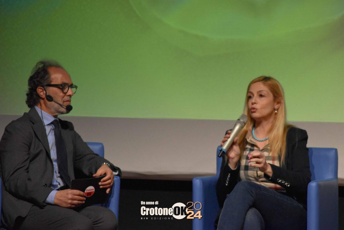 (Video) Un Anno di CrotoneOk - L'assessore regionale Capponi: «Puntiamo sulla cultura vera che tocca le coscienze» - 