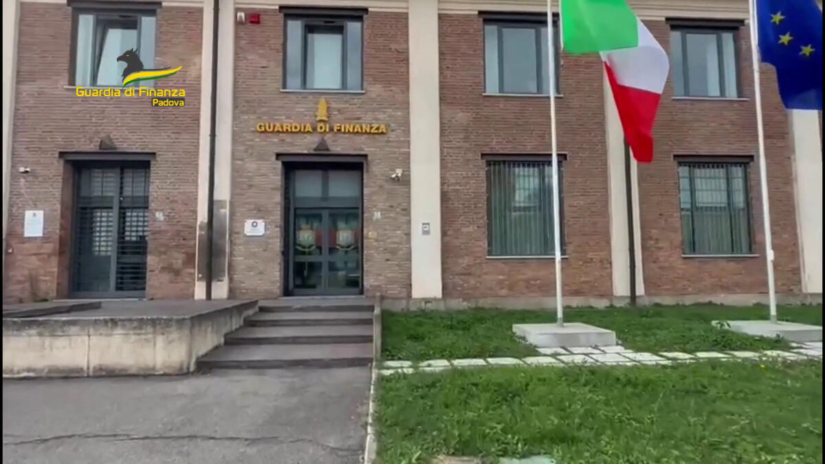 False fatture, GdF Padova sequestra beni per 4,8 milioni a 7 società -