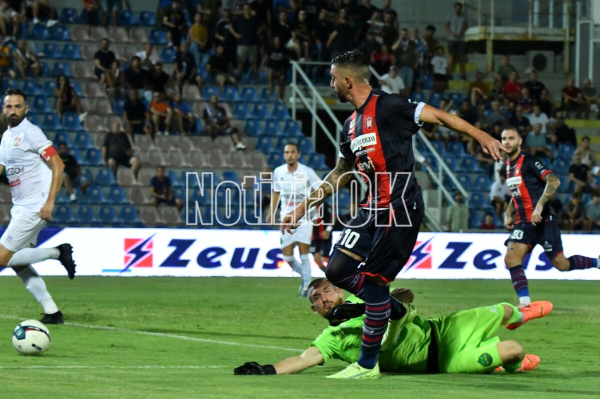 #CrotoneCerignola 2-1 | Vittoria di personalità dei rossoblù e quarto posto conquistato - 
