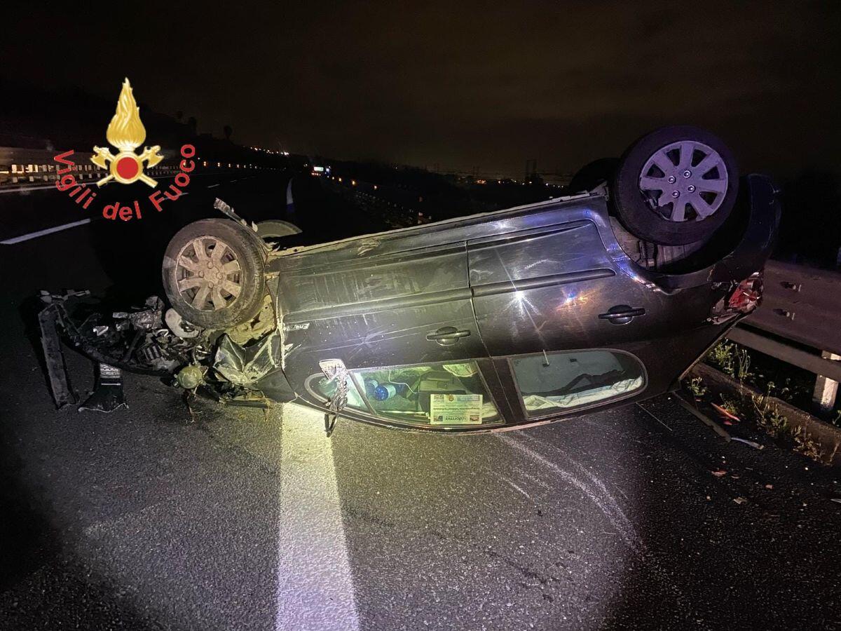 Calabria - Un altro incidente stradale, impatto tra due auto: quattro feriti - 